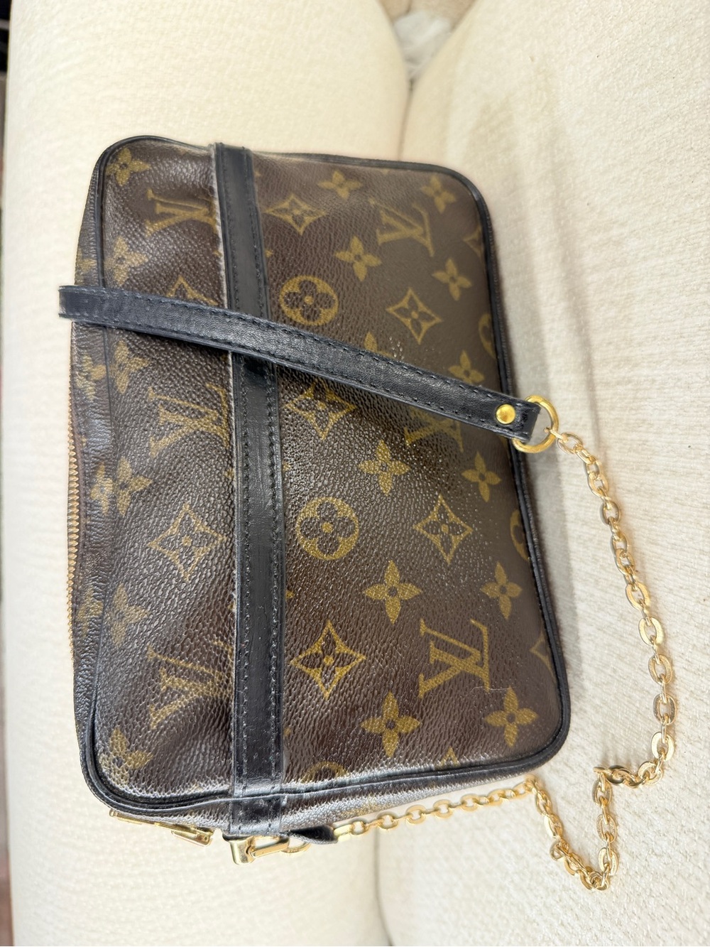 Louis Vuitton Monogram shoulder bag with Gold Chain Strap
